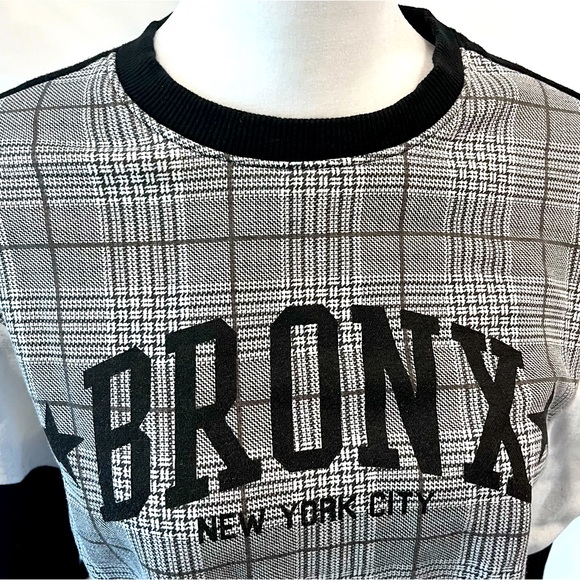 Divided Bronx New York Crew Neck Pullover Sweater. Women’s Size Small. - Picture 2 of 6